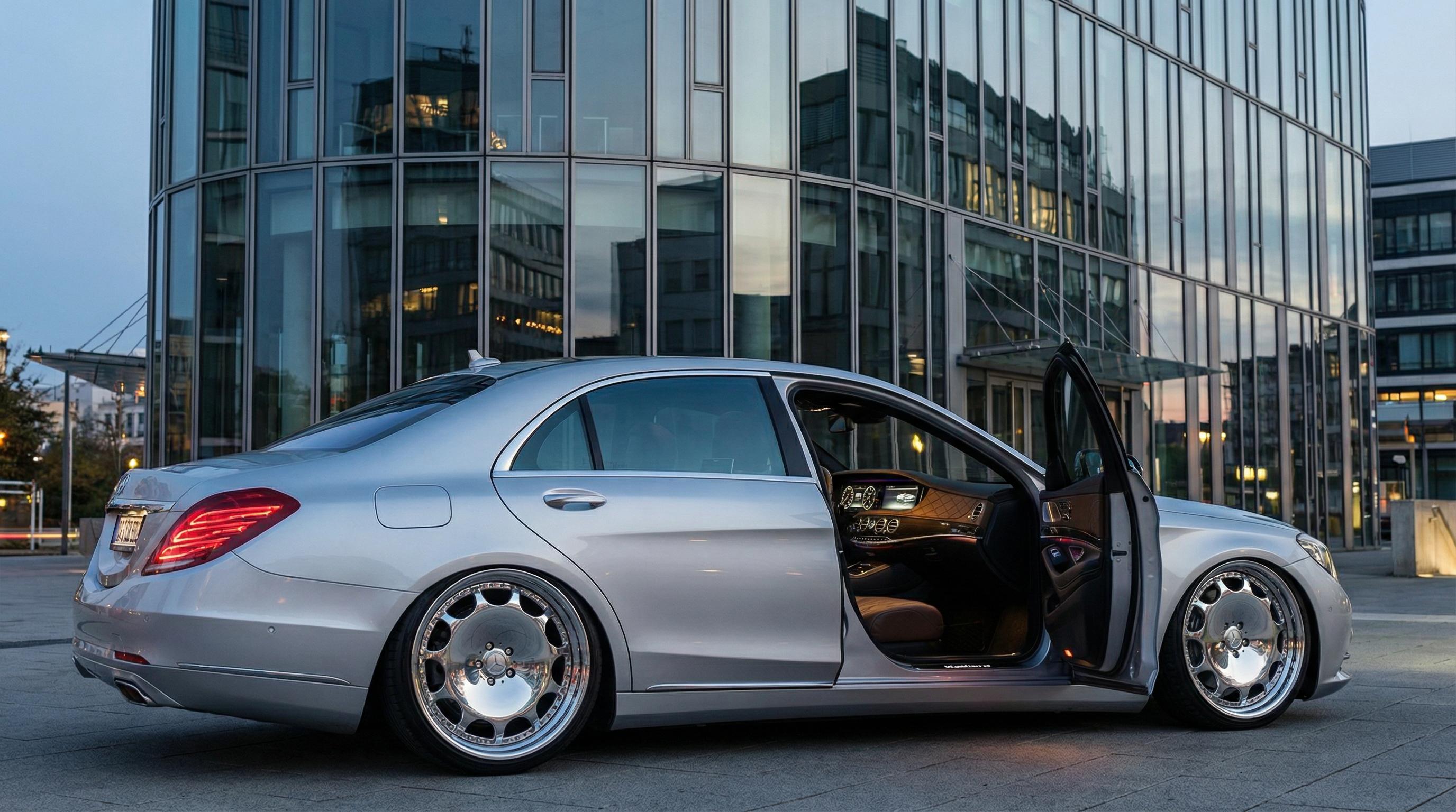 丝瓜视频银色豪华轿车气动避震改装视频